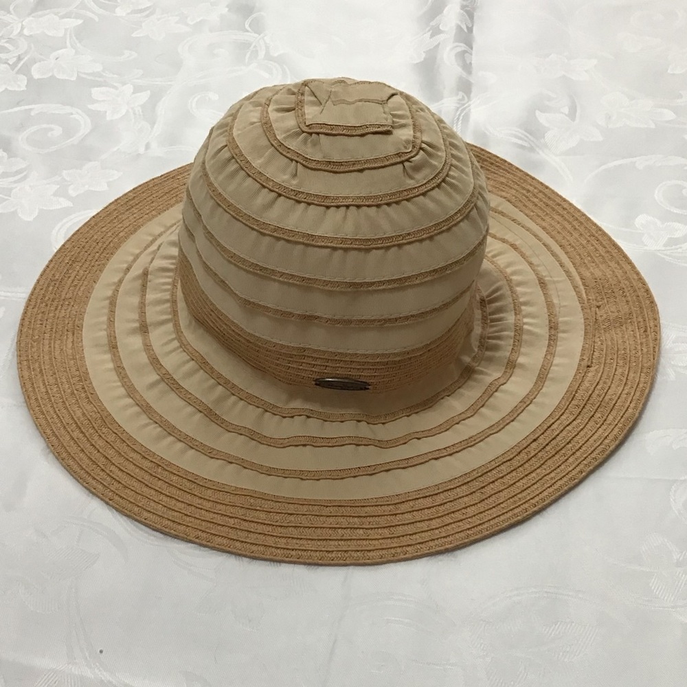 Wide rim sun hat